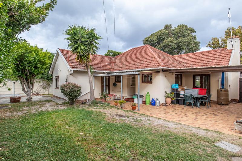 To Let 4 Bedroom Property for Rent in Meadowridge Western Cape
